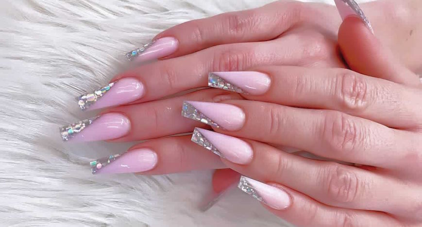 Nail Art with Rhinestones and Gems: Adding Glamour and Sparkle