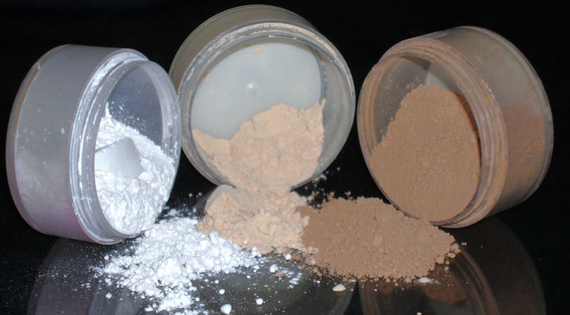 dusting of setting powder